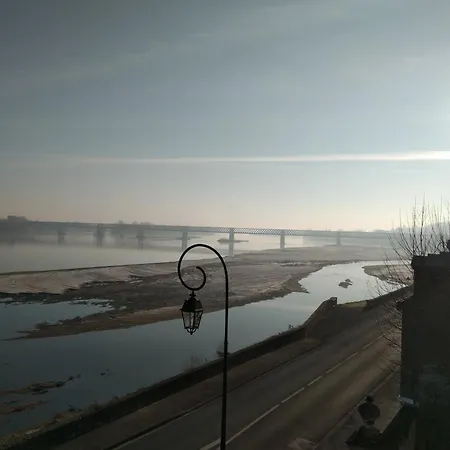 Vue Imprenable Sur La Loire !!! Saumur